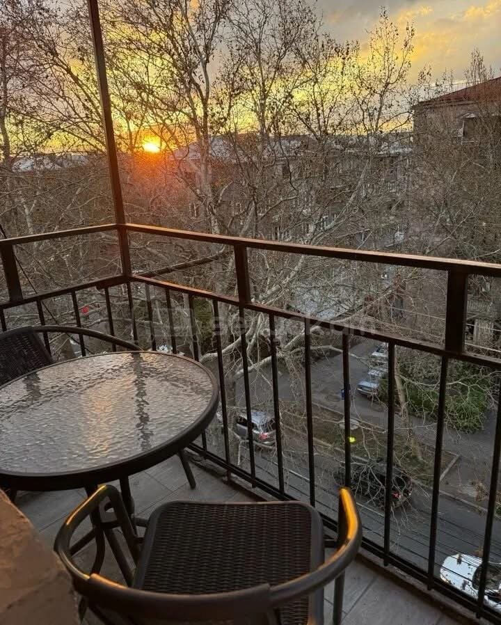 2 Սենյականոց Բնակարան Քարե Շենքում, 32քմ, 5/5 հարկ, Կապիտալ Վերանորոգված