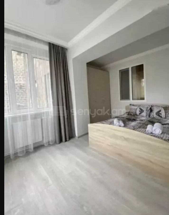 3 Սենյականոց Բնակարան Քարե Շենքում, 60քմ, 2/5 հարկ, Կապիտալ Վերանորոգված, Կահավորված