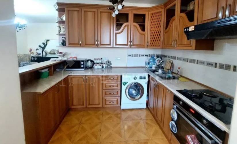 3 Սենյականոց Բնակարան Քարե Շենքում, 76քմ, 3/5 հարկ, Կապիտալ Վերանորոգված