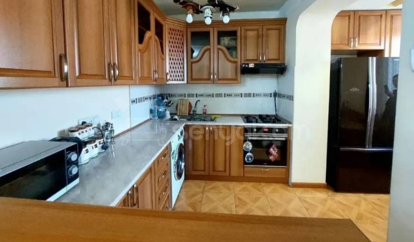 3 Սենյականոց Բնակարան Քարե Շենքում, 76քմ, 3/5 հարկ, Կապիտալ Վերանորոգված
