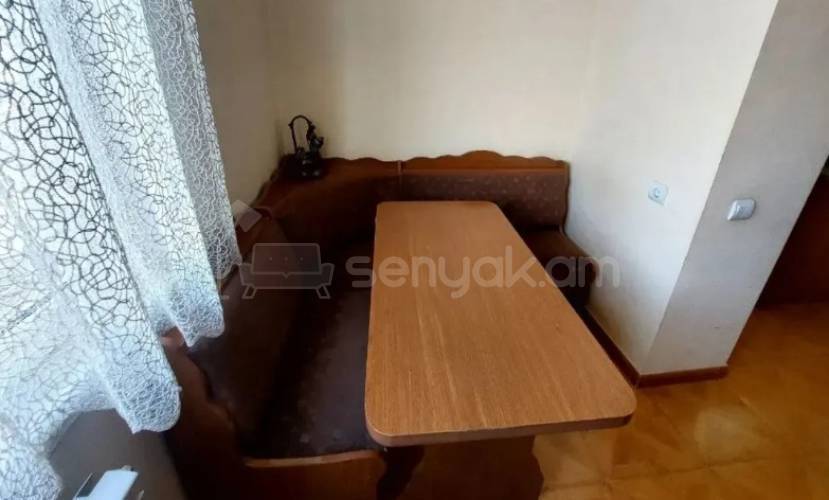 3 Սենյականոց Բնակարան Քարե Շենքում, 76քմ, 3/5 հարկ, Կապիտալ Վերանորոգված