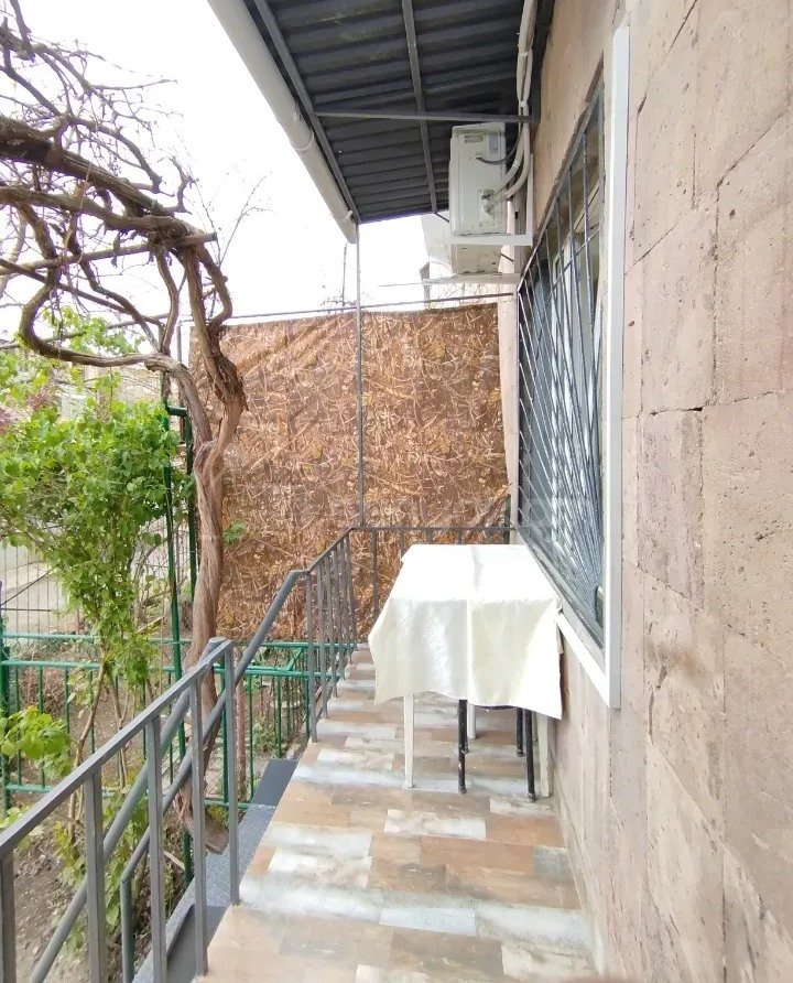 2 Սենյականոց Բնակարան Քարե Շենքում, 43քմ, 1/5 հարկ, Կապիտալ Վերանորոգված