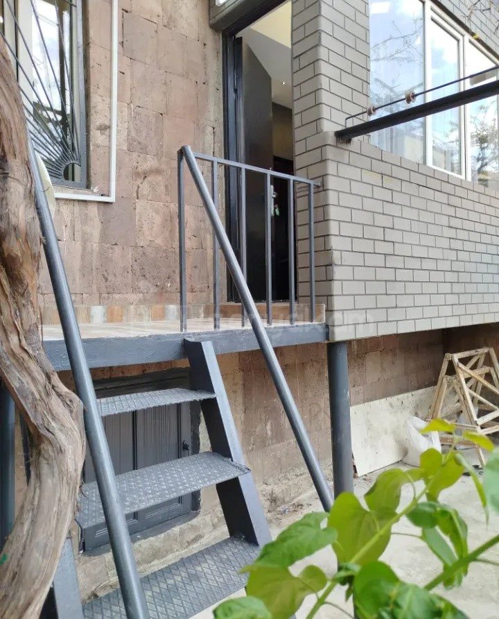 2 Սենյականոց Բնակարան Քարե Շենքում, 43քմ, 1/5 հարկ, Կապիտալ Վերանորոգված