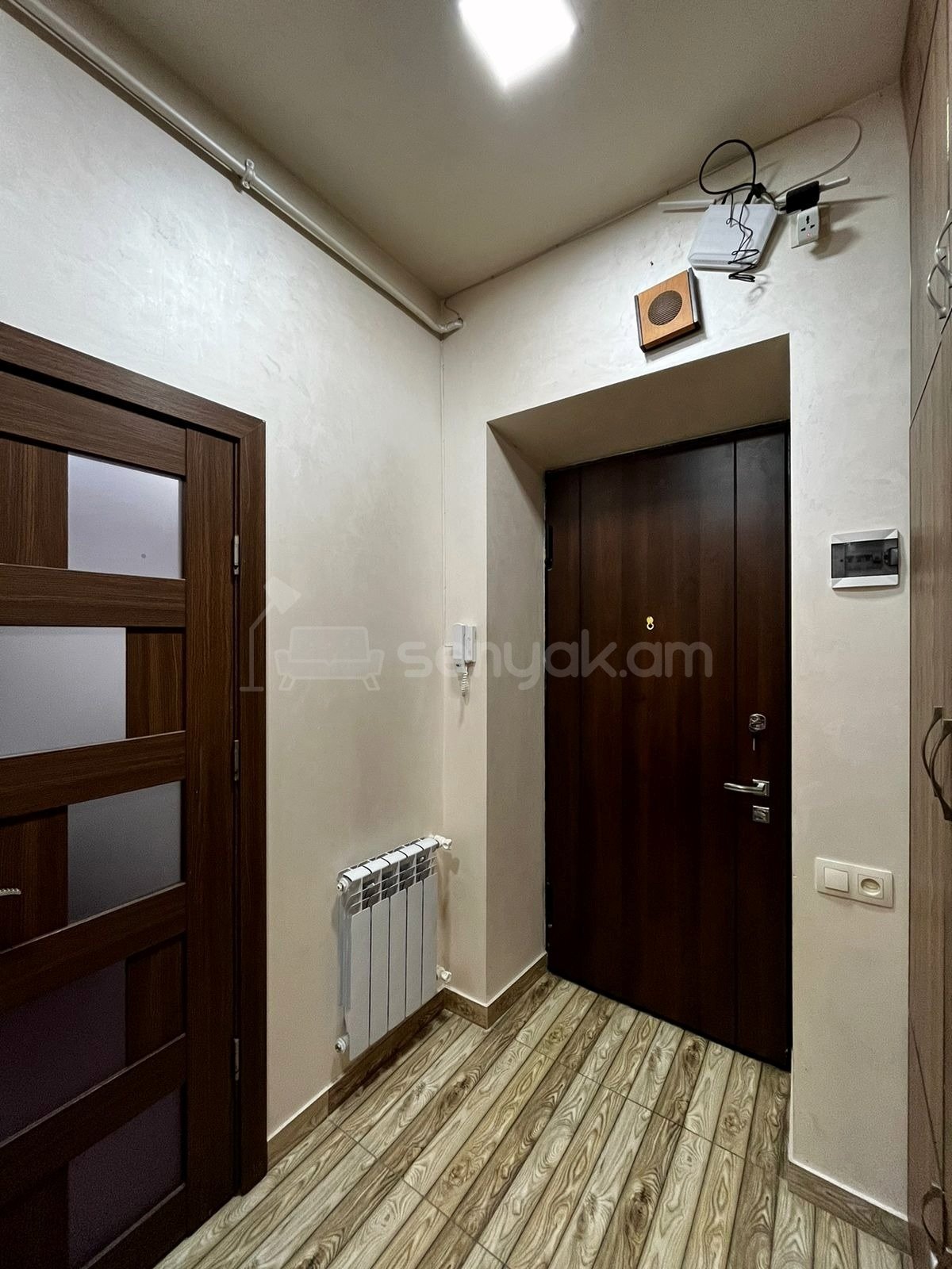 3 Սենյականոց Բնակարան Քարե Շենքում, 70քմ, 4/5 հարկ, Կապիտալ Վերանորոգված, Կահավորված, Արևկող