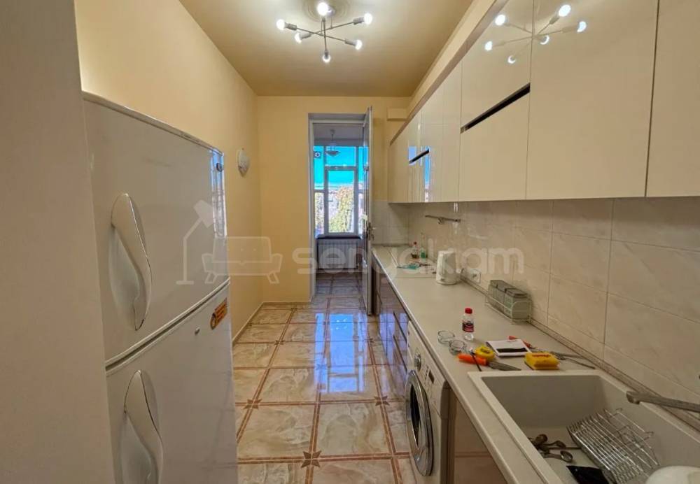 3 Սենյականոց Բնակարան Քարե Շենքում, 80քմ, 5/5 հարկ, Դիզայներական Վերանորոգված, Կահավորված, Արևկող