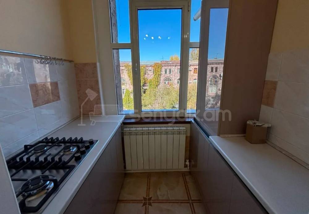 3 Սենյականոց Բնակարան Քարե Շենքում, 80քմ, 5/5 հարկ, Դիզայներական Վերանորոգված, Կահավորված, Արևկող