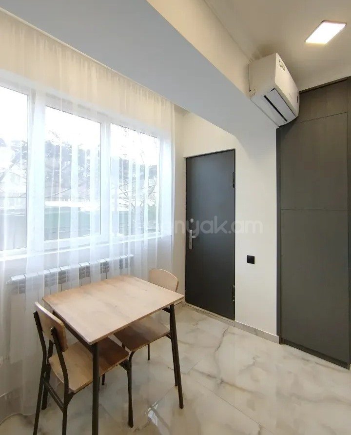 2 Սենյականոց Բնակարան Քարե Շենքում, 43քմ, 1/5 հարկ, Կապիտալ Վերանորոգված