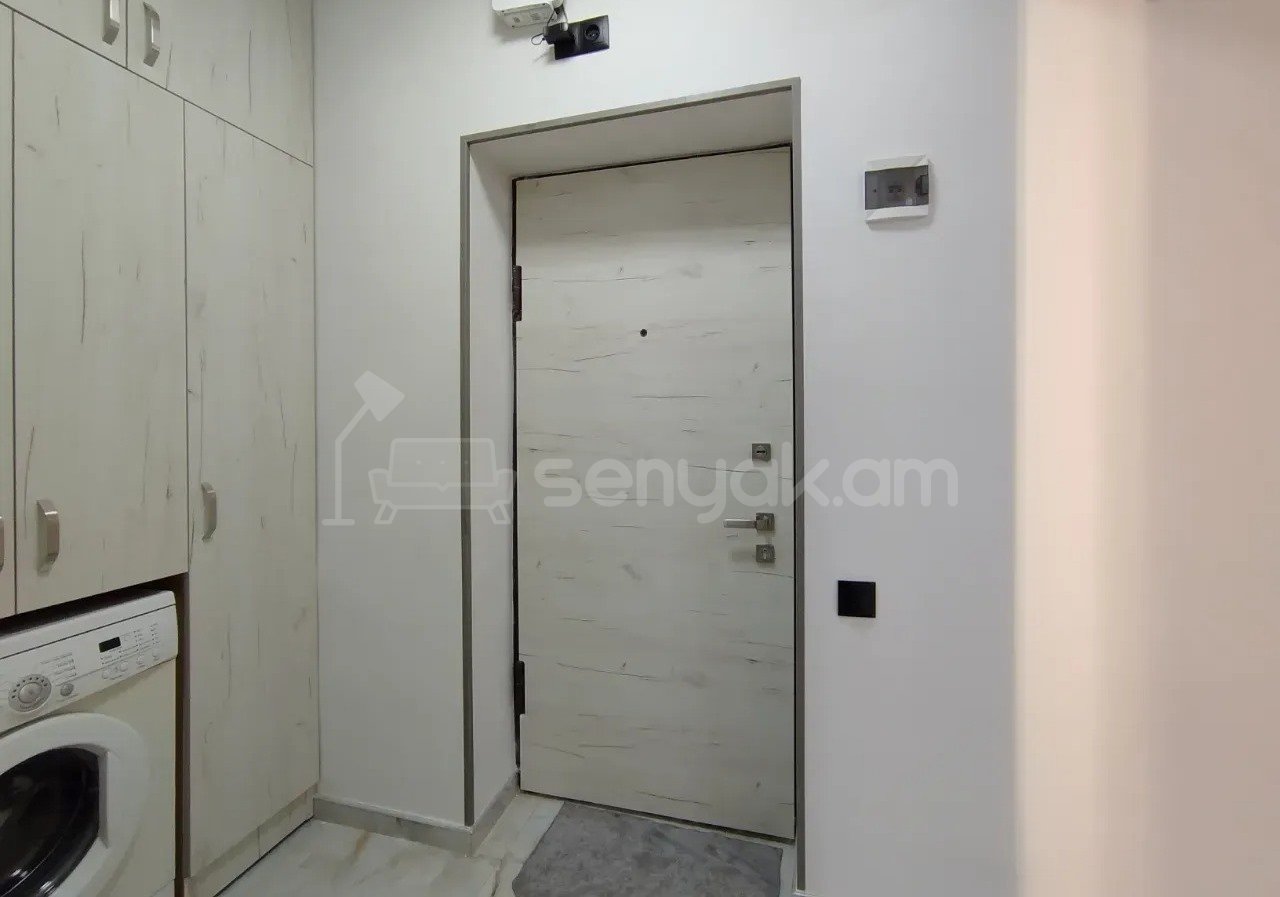2 Սենյականոց Բնակարան Քարե Շենքում, 43քմ, 1/5 հարկ, Կապիտալ Վերանորոգված