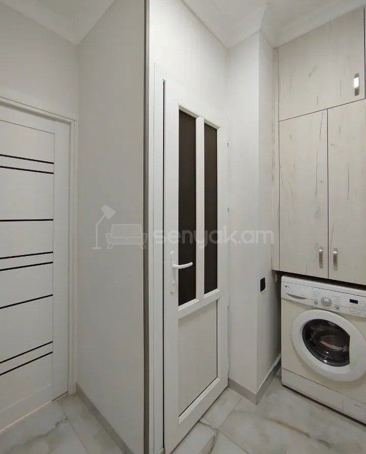 2 Սենյականոց Բնակարան Քարե Շենքում, 43քմ, 1/5 հարկ, Կապիտալ Վերանորոգված