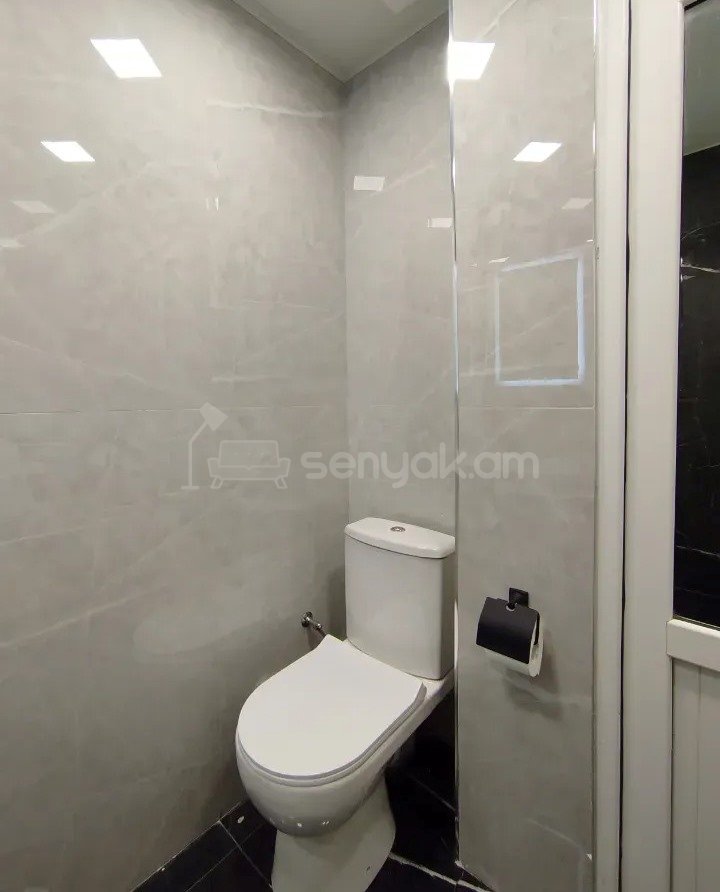 2 Սենյականոց Բնակարան Քարե Շենքում, 43քմ, 1/5 հարկ, Կապիտալ Վերանորոգված