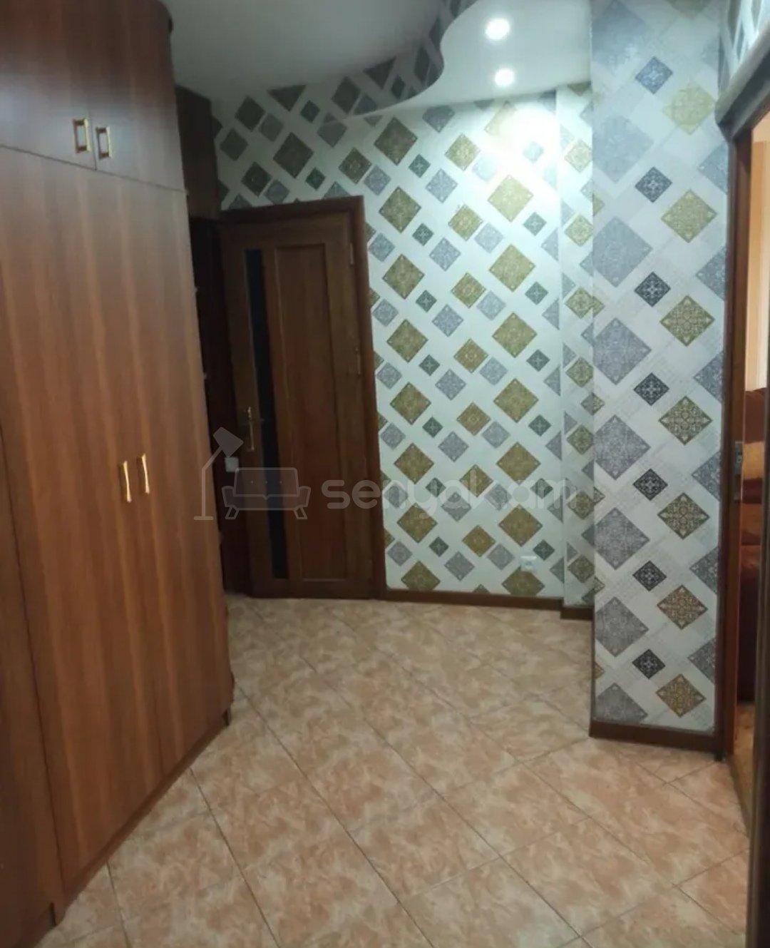 3 Սենյականոց Բնակարան Քարե Շենքում, 72քմ, 1/5 հարկ, Նորմալ Վիճակում