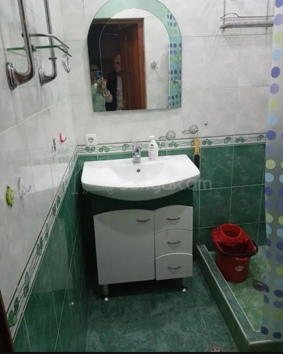 3 Սենյականոց Բնակարան Քարե Շենքում, 72քմ, 1/5 հարկ, Նորմալ Վիճակում