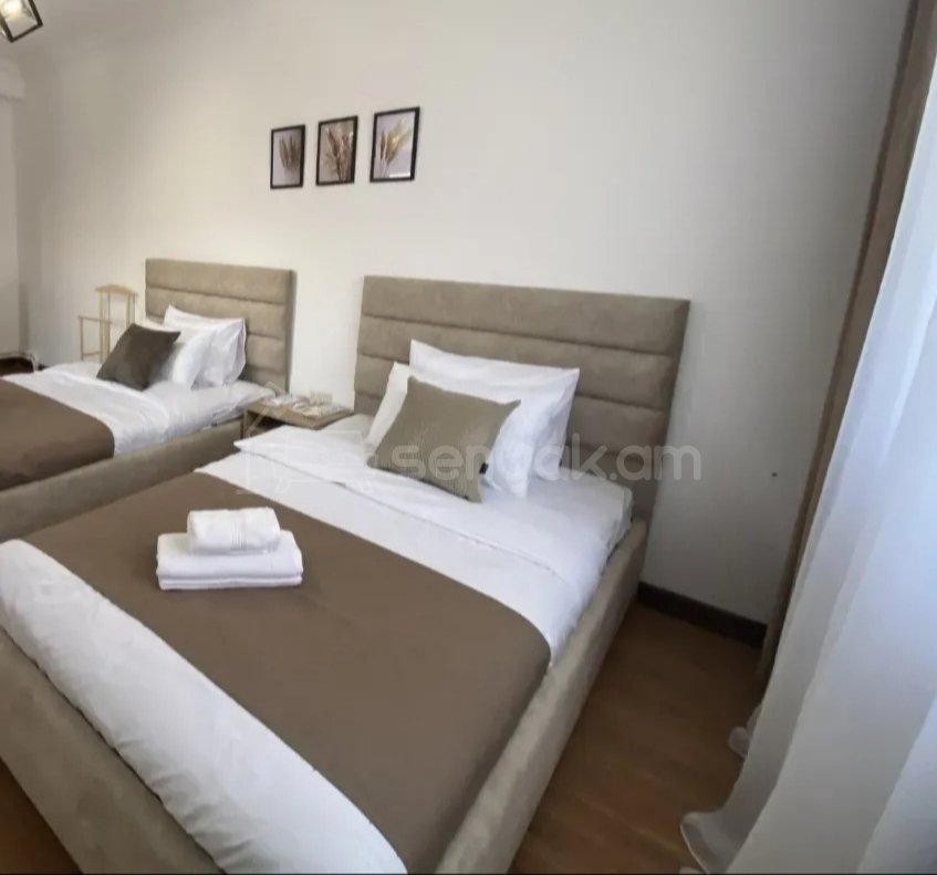 8 Սենյականոց Շքեղ Առանձնատուն, 250քմ, Լողավազանով