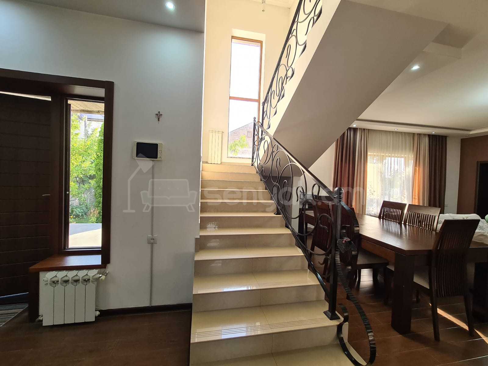5 Սենյականոց Շքեղ Առանձնատուն, 200քմ, Լողավազանով