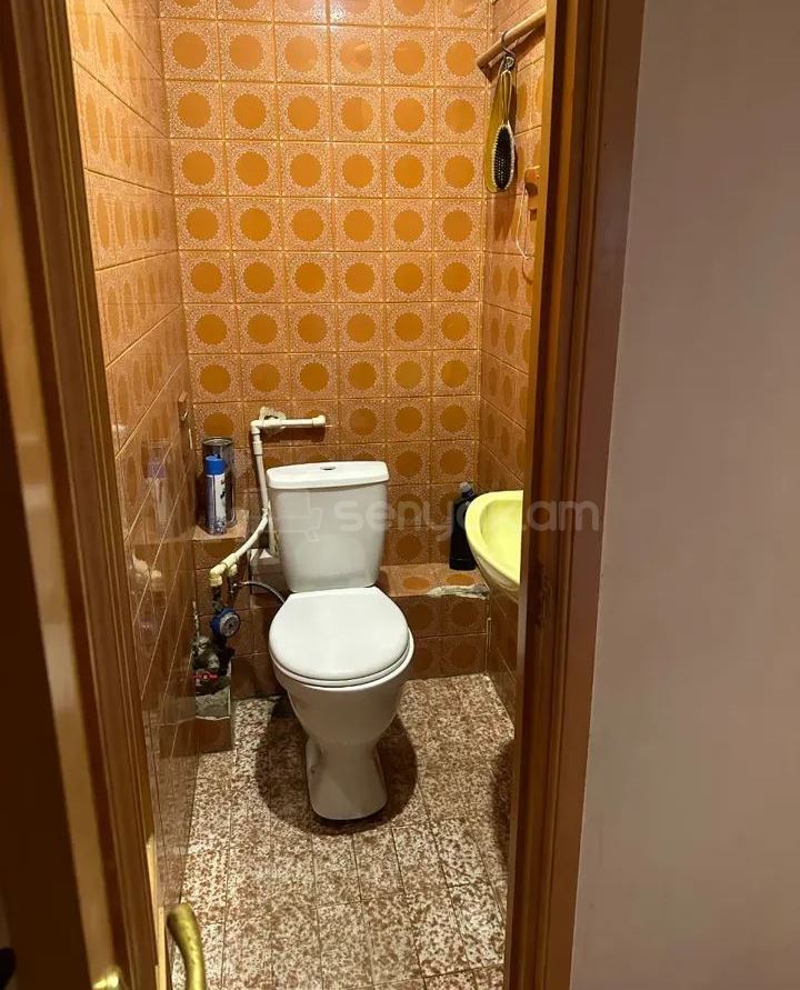 4 Սենյականոց Բնակարան Քարե Շենքում, 74քմ, 5/5 հարկ, Կոսմետիկ Վերանորոգված