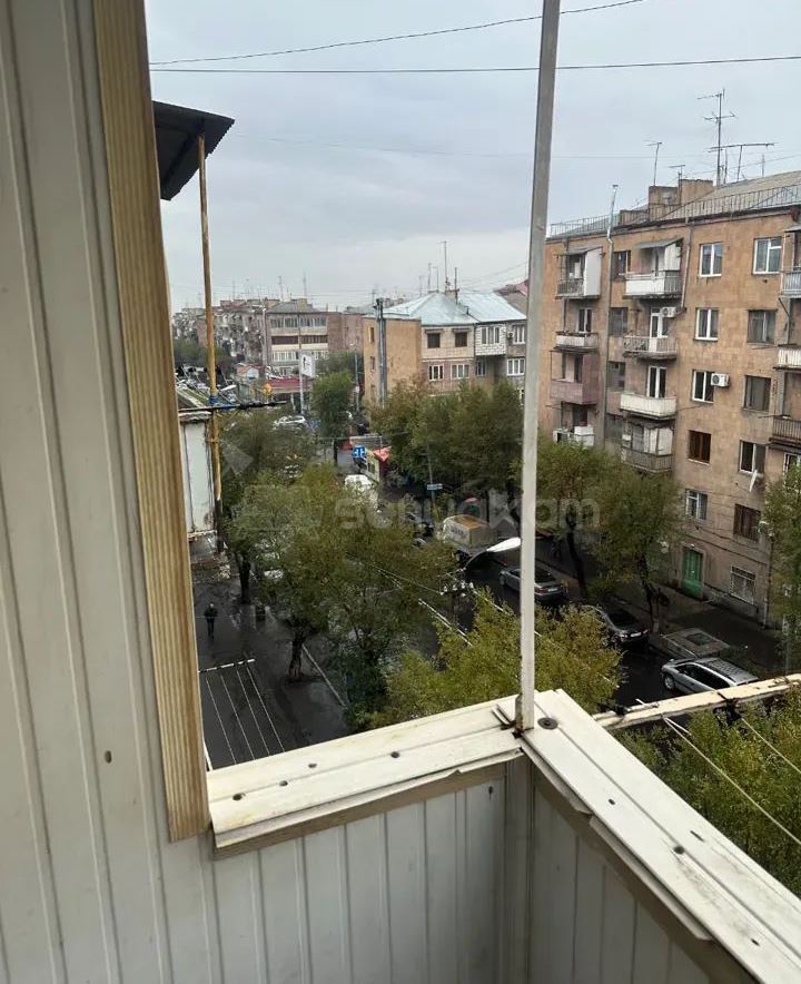 4 Սենյականոց Բնակարան Քարե Շենքում, 74քմ, 5/5 հարկ, Կոսմետիկ Վերանորոգված