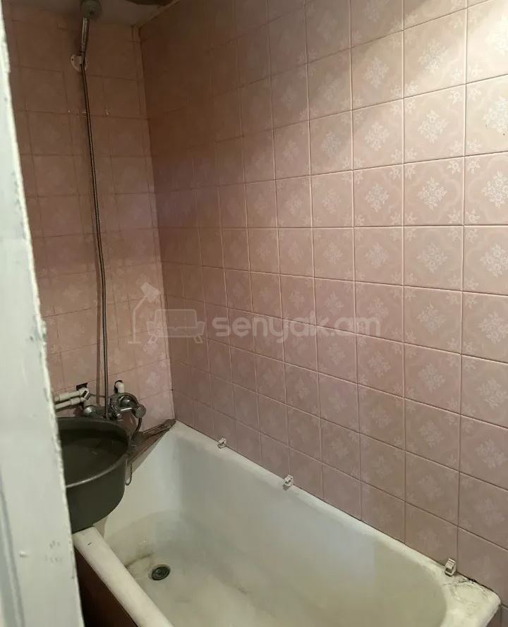 4 Սենյականոց Բնակարան Քարե Շենքում, 74քմ, 5/5 հարկ, Կոսմետիկ Վերանորոգված