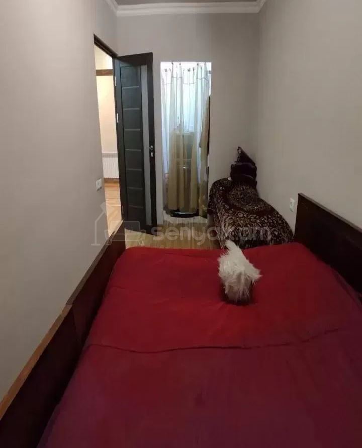 4 Սենյականոց Բնակարան Քարե Շենքում, 76քմ, 5/5 հարկ, Կապիտալ Վերանորոգված