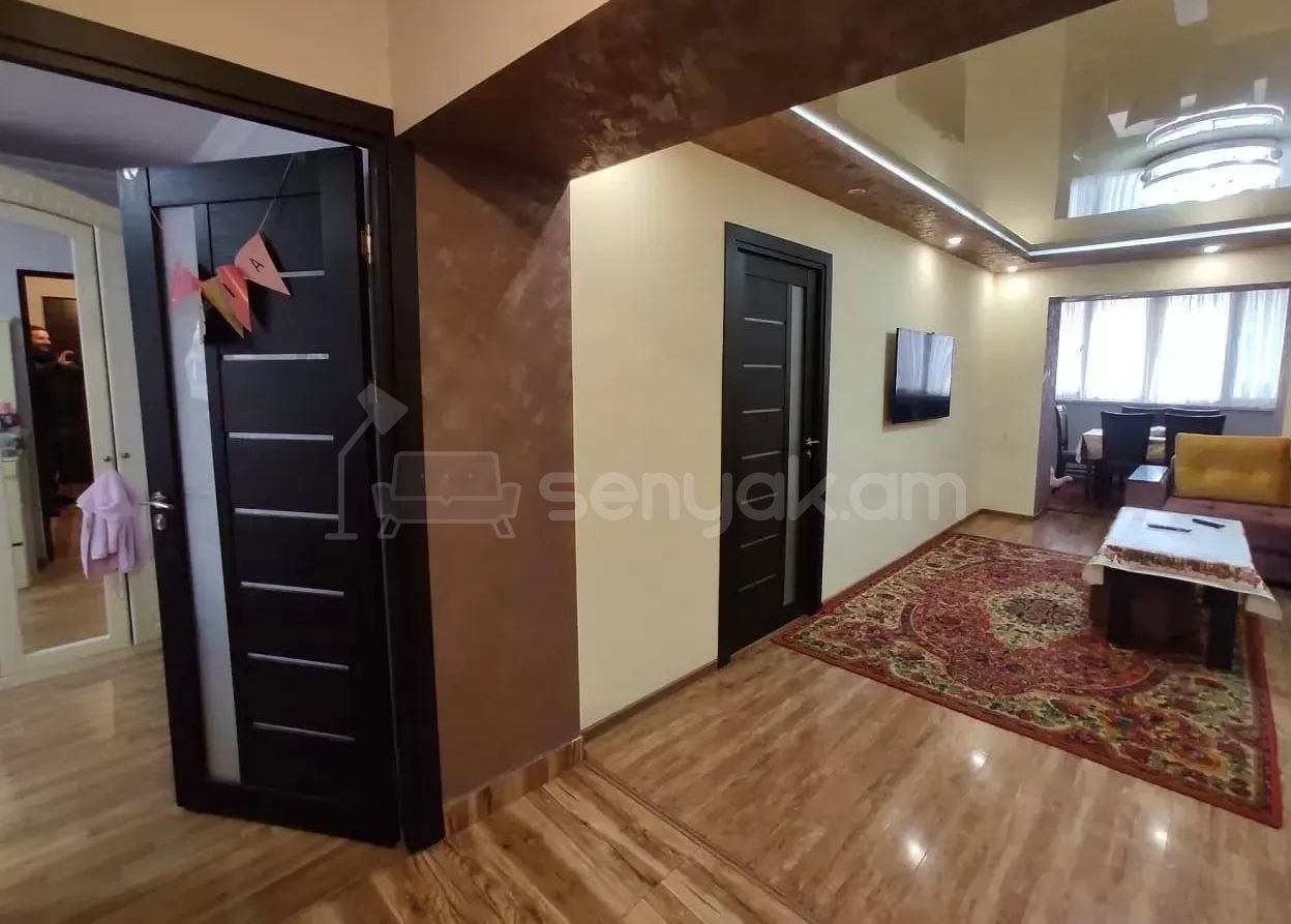 4 Սենյականոց Բնակարան Քարե Շենքում, 76քմ, 5/5 հարկ, Կապիտալ Վերանորոգված