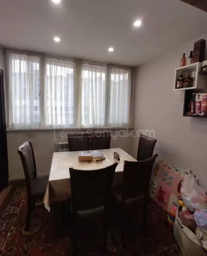 4 Սենյականոց Բնակարան Քարե Շենքում, 76քմ, 5/5 հարկ, Կապիտալ Վերանորոգված