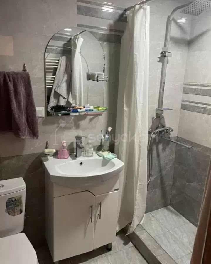 4 Սենյականոց Բնակարան Քարե Շենքում, 76քմ, 5/5 հարկ, Կապիտալ Վերանորոգված