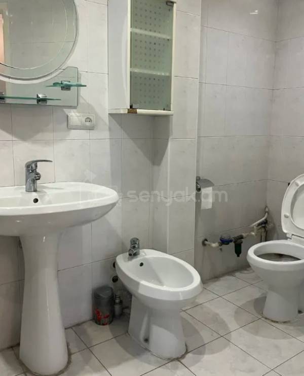 3 Սենյականոց Բնակարան Քարե Շենքում, 62քմ, 3/4 հարկ, Նորմալ Վիճակում, Կահավորված, Արևկող