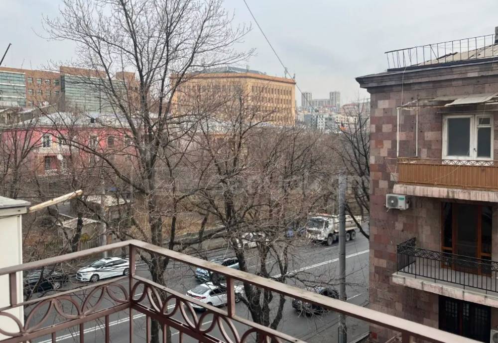 3 Սենյականոց Բնակարան Քարե Շենքում, 62քմ, 3/4 հարկ, Նորմալ Վիճակում, Կահավորված, Արևկող
