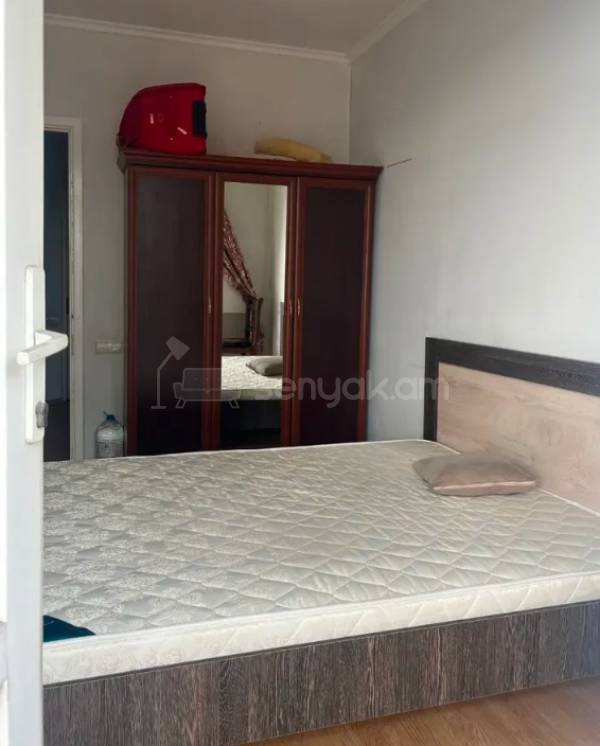 3 Սենյականոց Բնակարան Քարե Շենքում, 62քմ, 3/4 հարկ, Նորմալ Վիճակում, Կահավորված, Արևկող
