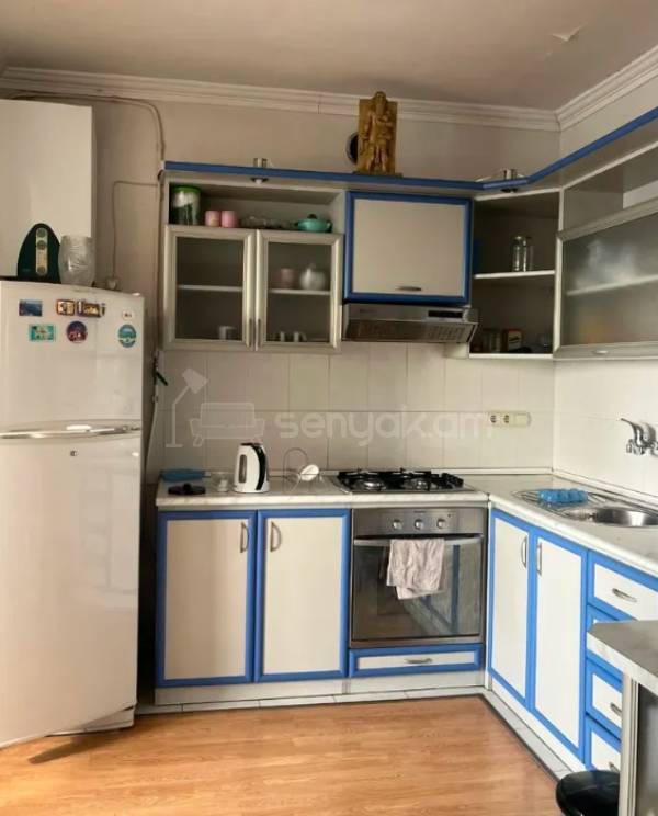 3 Սենյականոց Բնակարան Քարե Շենքում, 62քմ, 3/4 հարկ, Նորմալ Վիճակում, Կահավորված, Արևկող
