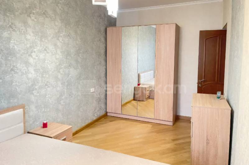 4 Սենյականոց Բնակարան Քարե Շենքում, 94քմ, 4/5 հարկ, Կապիտալ Վերանորոգված, Կահավորված, Արևկող