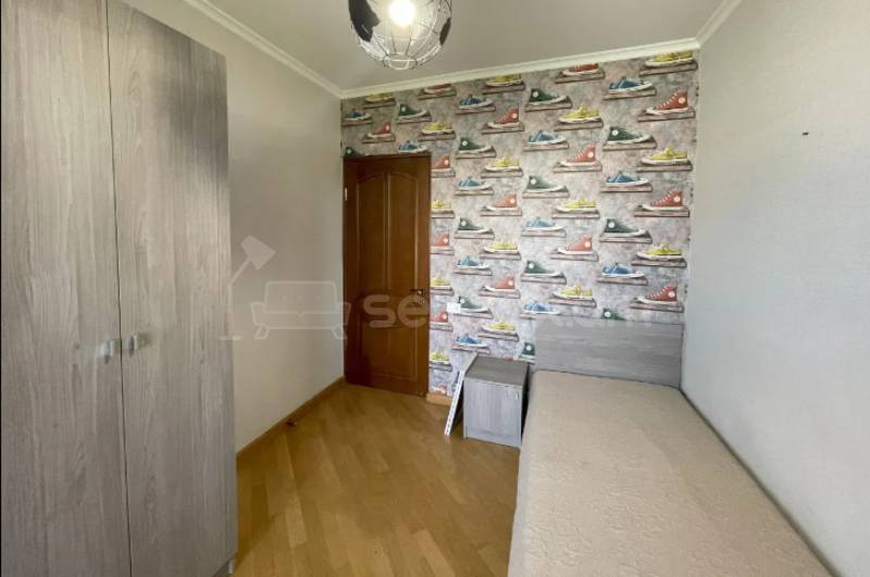 4 Սենյականոց Բնակարան Քարե Շենքում, 94քմ, 4/5 հարկ, Կապիտալ Վերանորոգված, Կահավորված, Արևկող