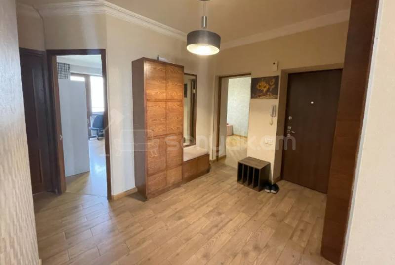 4 Սենյականոց Բնակարան Քարե Շենքում, 94քմ, 4/5 հարկ, Կապիտալ Վերանորոգված, Կահավորված, Արևկող