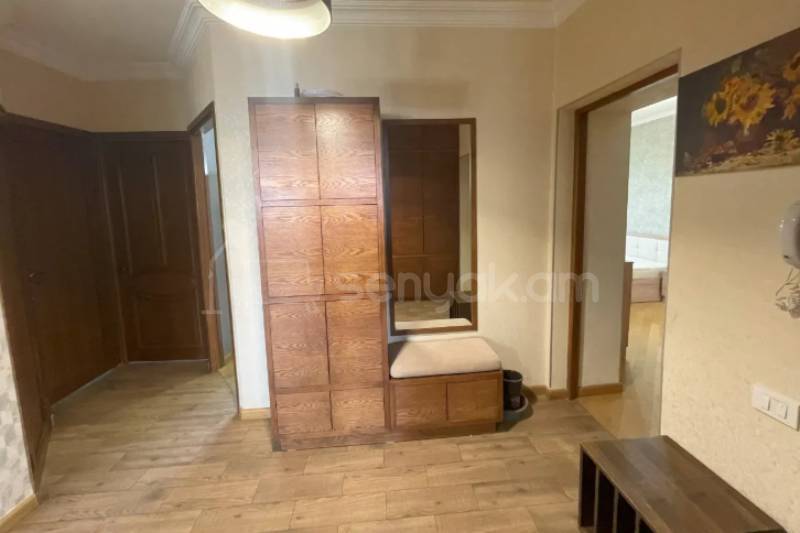 4 Սենյականոց Բնակարան Քարե Շենքում, 94քմ, 4/5 հարկ, Կապիտալ Վերանորոգված, Կահավորված, Արևկող