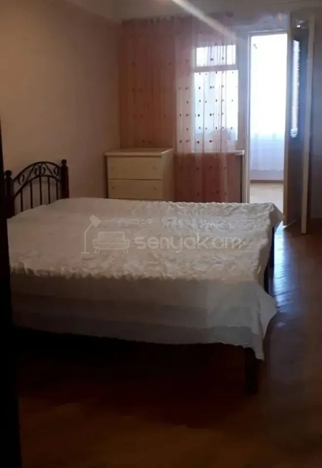 2 Սենյականոց Բնակարան Քարե Շենքում, 60քմ, 4/5 հարկ, Կապիտալ Վերանորոգված, Կահավորված