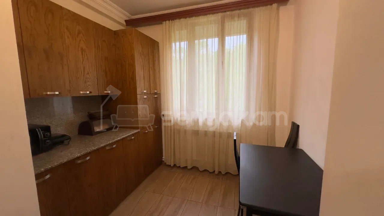 2 Սենյականոց Բնակարան Քարե Շենքում, 71քմ, 2/5 հարկ, Կապիտալ Վերանորոգված, Կահավորված