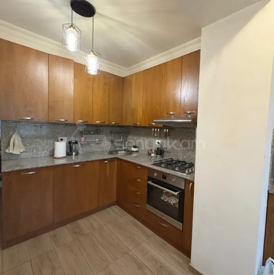 2 Սենյականոց Բնակարան Քարե Շենքում, 71քմ, 2/5 հարկ, Կապիտալ Վերանորոգված, Կահավորված