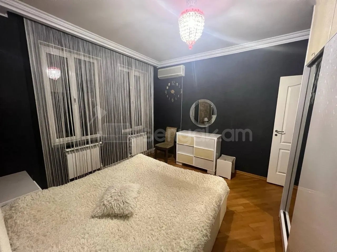 4 Սենյականոց Բնակարան Քարե Շենքում, 140քմ, 4/4 հարկ, Կապիտալ Վերանորոգված, Կահավորված