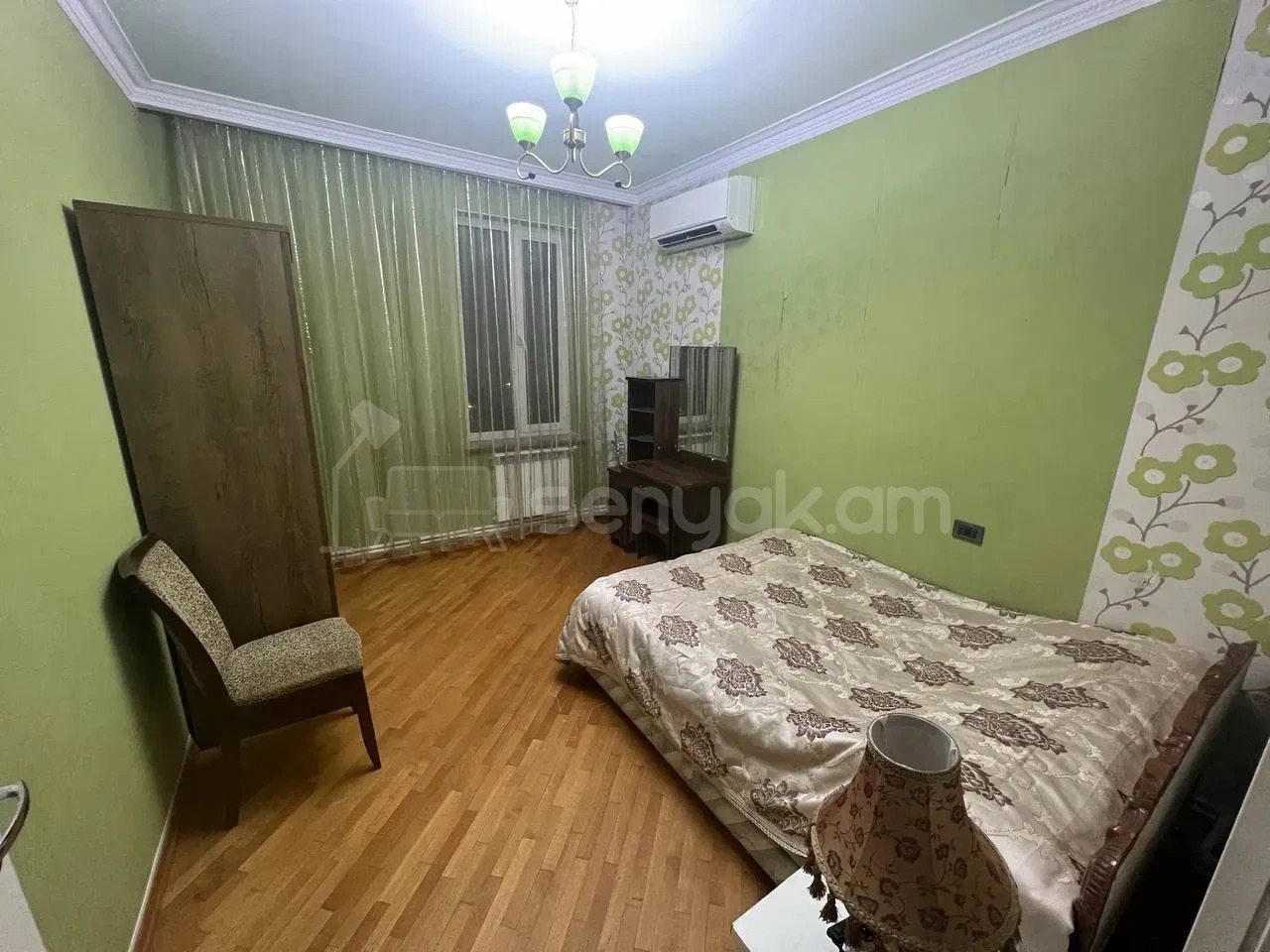 4 Սենյականոց Բնակարան Քարե Շենքում, 140քմ, 4/4 հարկ, Կապիտալ Վերանորոգված, Կահավորված