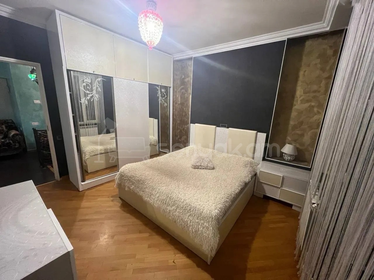 4 Սենյականոց Բնակարան Քարե Շենքում, 140քմ, 4/4 հարկ, Կապիտալ Վերանորոգված, Կահավորված