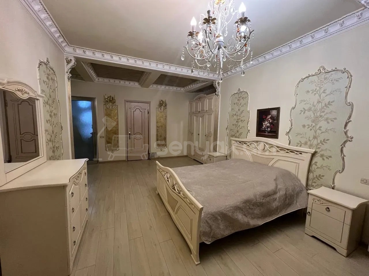 4 Սենյականոց Բնակարան Քարե Շենքում, 140քմ, 4/4 հարկ, Կապիտալ Վերանորոգված, Կահավորված