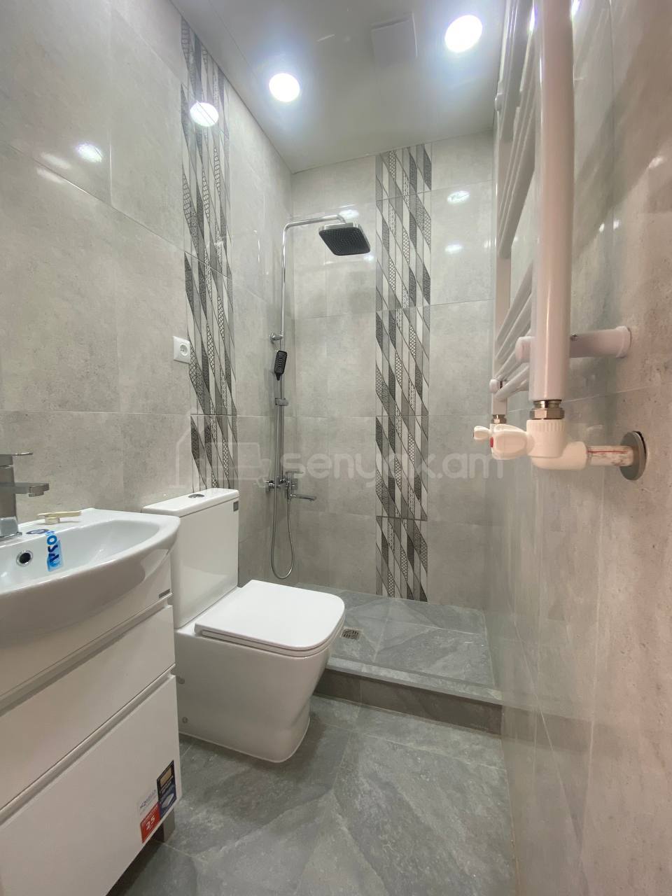 2 Սենյականոց Բնակարան Նորակառույցում, 42քմ, 3/9 հարկ, Կապիտալ Վերանորոգված