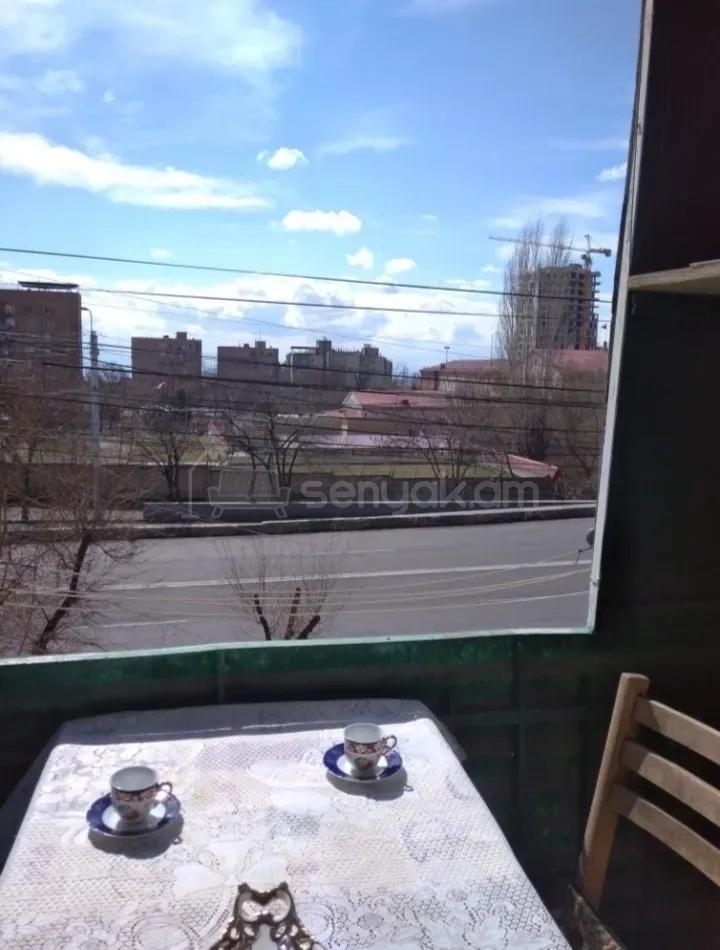 1 Սենյականոց Բնակարան Քարե Շենքում, 35քմ, 2/4 հարկ, Կոսմետիկ Վերանորոգված, Կահավորված