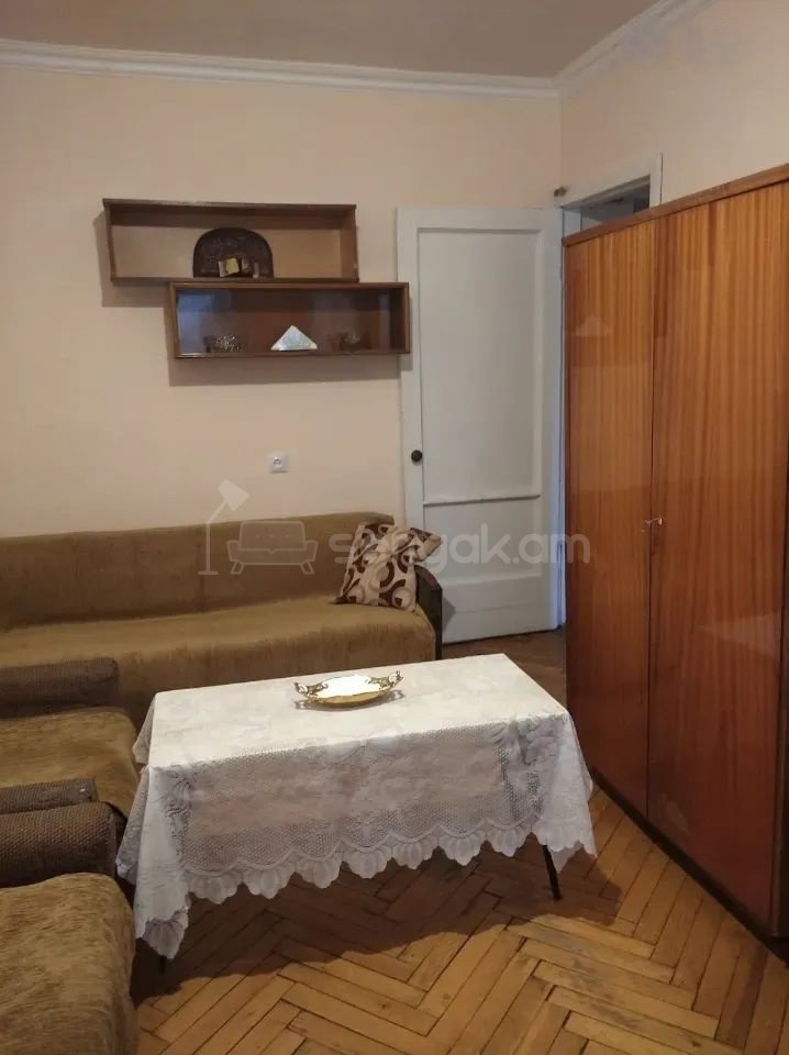 1 Սենյականոց Բնակարան Քարե Շենքում, 35քմ, 2/4 հարկ, Կոսմետիկ Վերանորոգված, Կահավորված