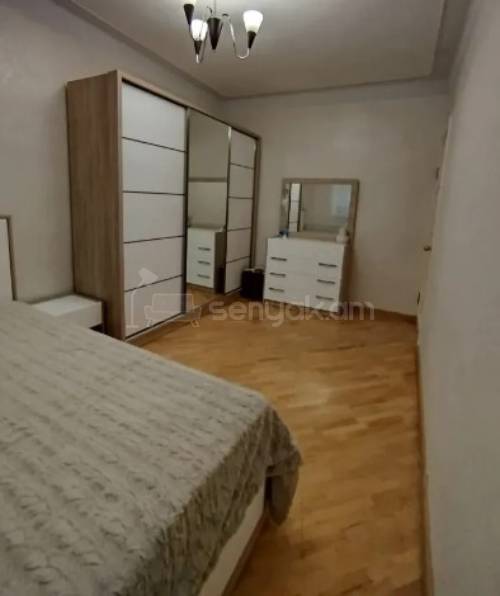 4 Սենյականոց Բնակարան Քարե Շենքում, 107քմ, 4/5 հարկ, Կապիտալ Վերանորոգված