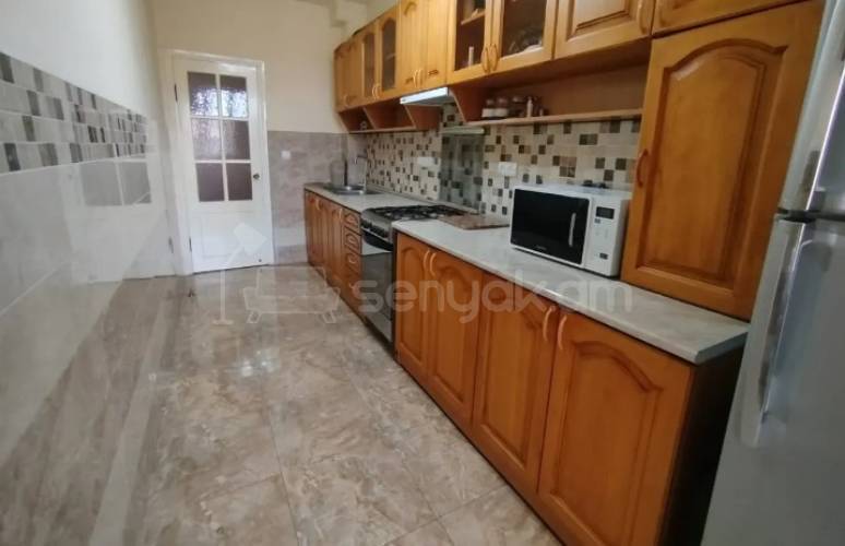 4 Սենյականոց Բնակարան Քարե Շենքում, 107քմ, 4/5 հարկ, Կապիտալ Վերանորոգված