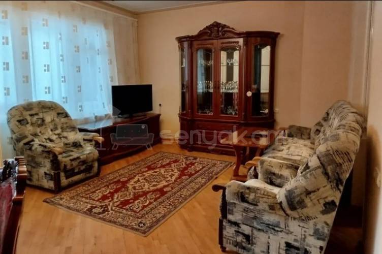 4 Սենյականոց Բնակարան Քարե Շենքում, 107քմ, 4/5 հարկ, Կապիտալ Վերանորոգված