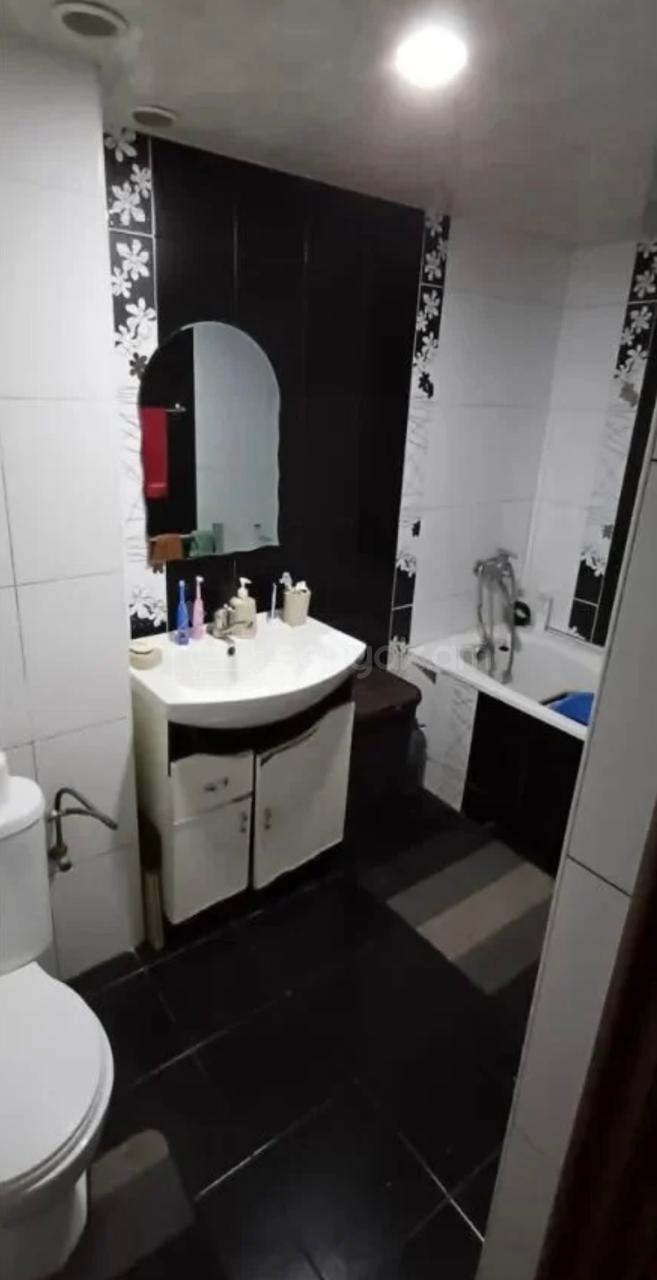 4 Սենյականոց Բնակարան Քարե Շենքում, 100քմ, 1/5 հարկ, Կապիտալ Վերանորոգված