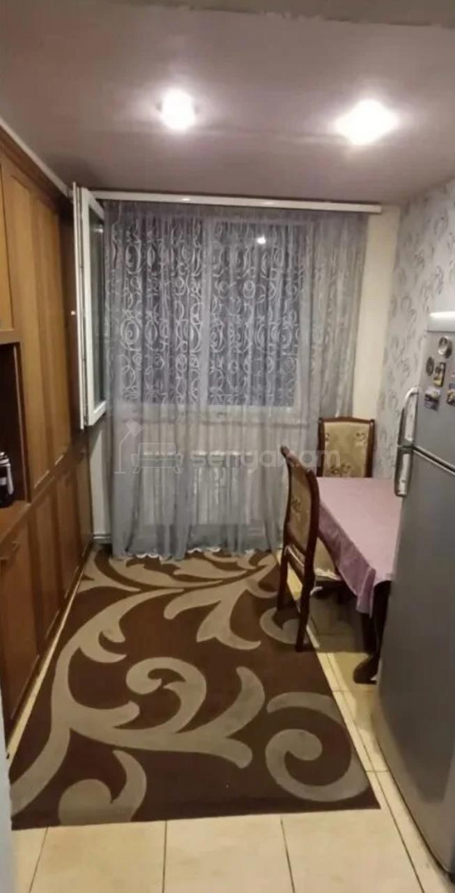4 Սենյականոց Բնակարան Քարե Շենքում, 100քմ, 1/5 հարկ, Կապիտալ Վերանորոգված
