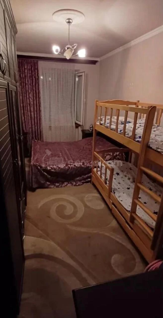4 Սենյականոց Բնակարան Քարե Շենքում, 100քմ, 1/5 հարկ, Կապիտալ Վերանորոգված