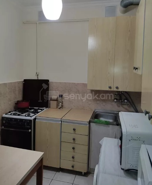 3 Սենյականոց Բնակարան Քարե Շենքում, 76քմ, 1/5 հարկ, Պետական Վիճակում